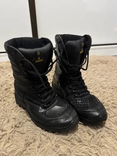 Bota tática preta Pierre 42