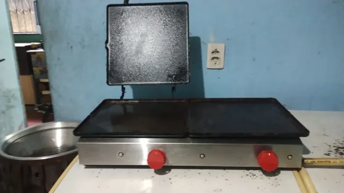 Chapa de lanche com prensa