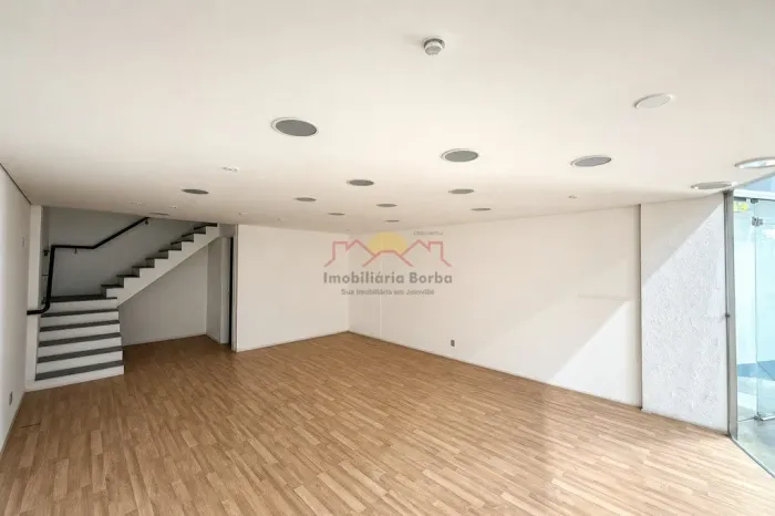 SALA COMERCIAL COM MEZANINO NO CENTRO DE JOINVILLE
