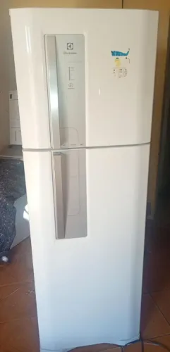 Vende-se geladeira Electrolux semi nova