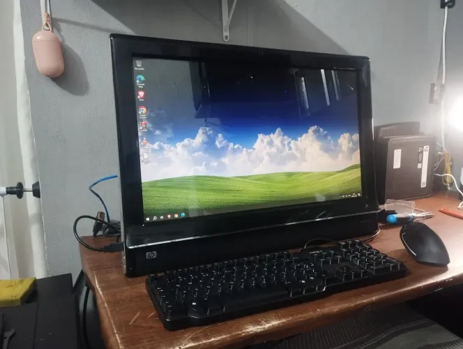 Computador All in One HP 23" Full HD | SSD Rápido | Ideal para Estudos e Trabalho
