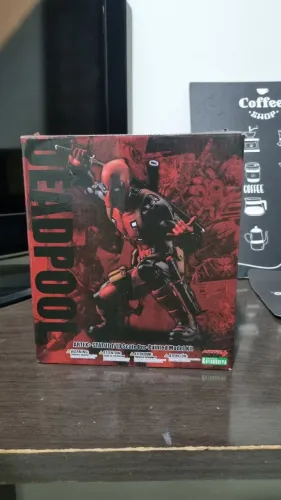 Boneco Deadpool Kotobukiya