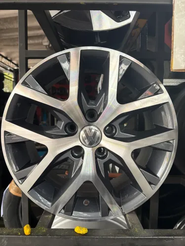 Roda aro 15 original VW seminova