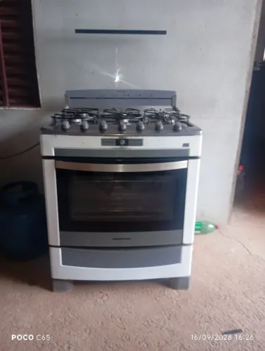 Vendo fogão de 6 boca Brastemp funcionando tudo perfeito elétrico troco pro mesa de Pc