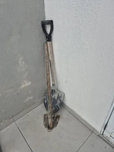 pa e enxada por 25 tudo