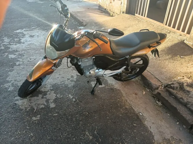 Vende - se Titan 150