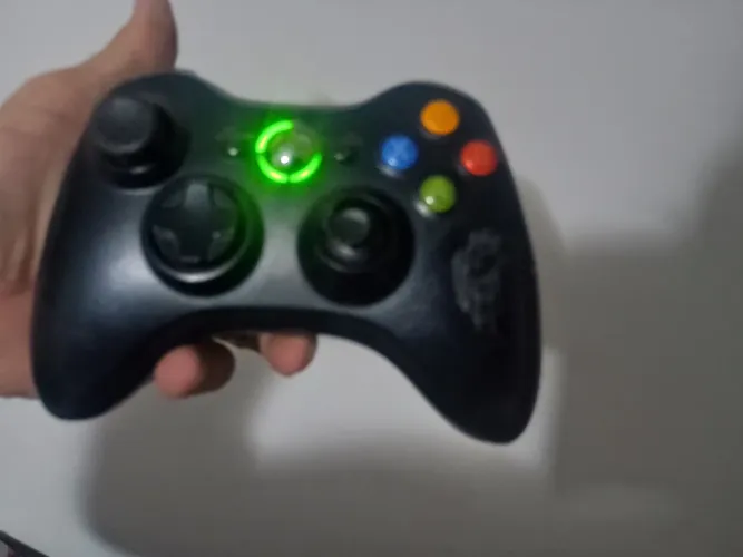 Controle Xbox 360 (sem tampa pilha,mas está ligando) *No Estado*