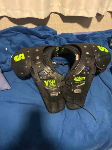 Shoulder pads schutt large nunca usado