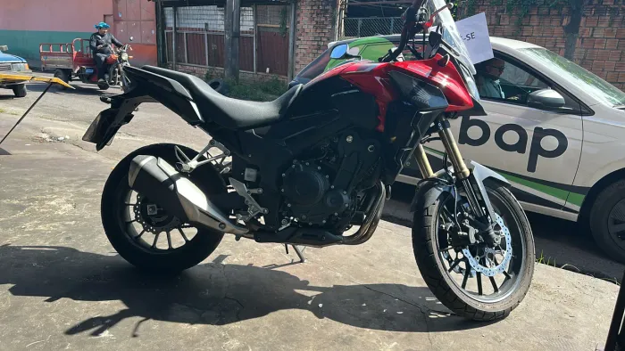 CB 500 x ano 2024 com 3 mil km rodados