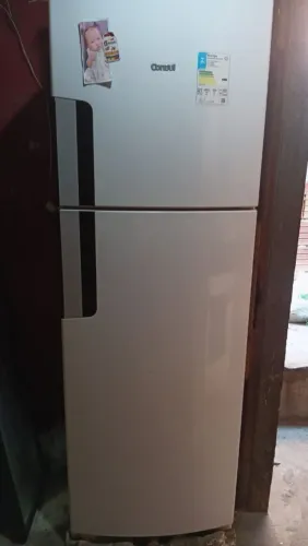 Vendo geladeira cônsul semi novo tudo perfeito gelo ceco funcionando bem ZAP *20