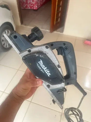 Plaina elétrica manual Makita M1902G 8.2cm cor cinza