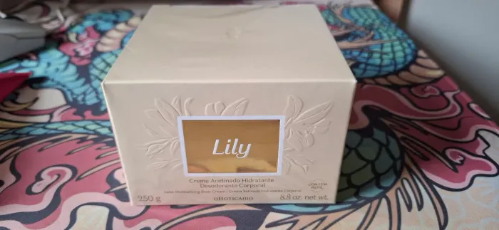 Creme oBoticario Lily acetinado hidrante desodorante corporal lacrado na caixa