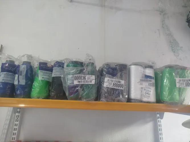 Vendo gôndola metal com 4 bandejas