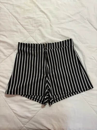 Short listrado P