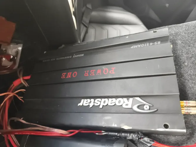 Roadstar power one 2400 w 4 canais 600 w
