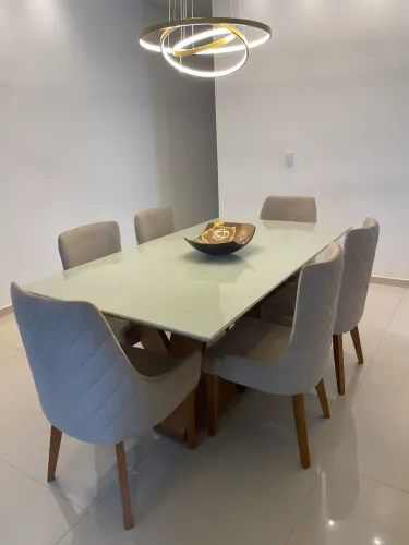 Vendo conjunto de mesa com 6 cadeiras 