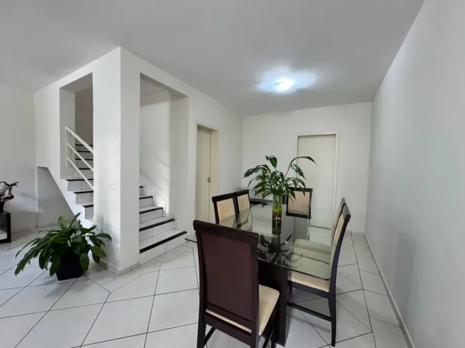 CONDOMINIO PINHEIROS - R$ 795.000 - Casa à venda, 3 Quartos (1 Suíte), 166m², 2 Vagas, Pin