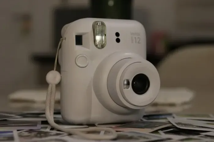 INSTAX MINI 12 - SEMINOVA + 8 FILMES + CASE ORIGINAL