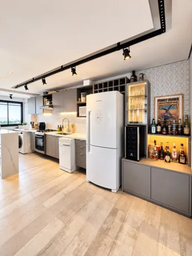 Apartamento de 62 m² com suíte, escritório e living ampliado no Novo Mundo, planta para 2 