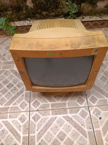Monitor de tubo Samsung não sei se funciona