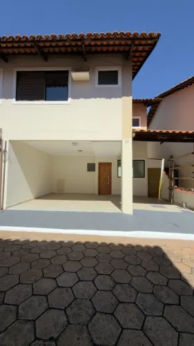 CONDOMÍNIO VILLAGE DO BOSQUE | GOIÂNIA  Casa térrea com 3 quartos, sendo 1 suíte.