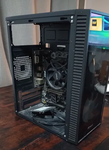 Pc com b450M-G, ryzen 5 1600, Hd de 500gb e gabinete gamer com duas fans coloridas