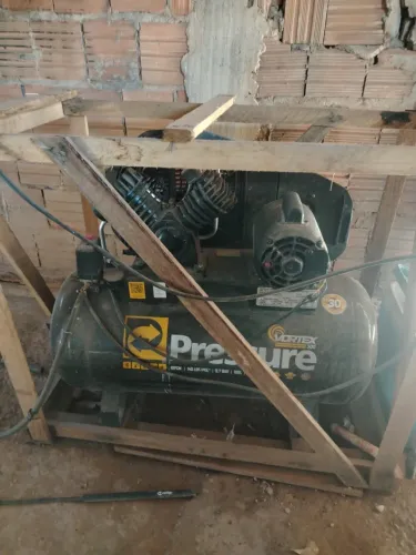 Vendo compressor de ar novo apenas 3 mês de uso com nota fiscal e garantia de 3 anos