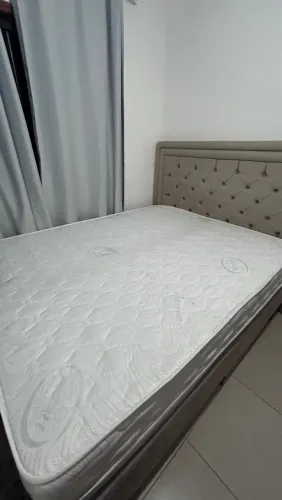 Cama Queen com cabeceira