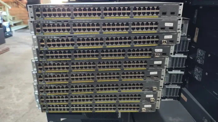  Switch Cisco 2960-X 48 Portas PoE+ 740W (WS-C2960X-48FPD-L) - 10G - 1 Ano de Garantia