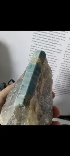 Arte natural em cristal de Berilo azul 936g