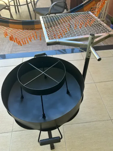 Três em um ! Lareira ,churrasqueira e suporte pra disco de Arado!!!
