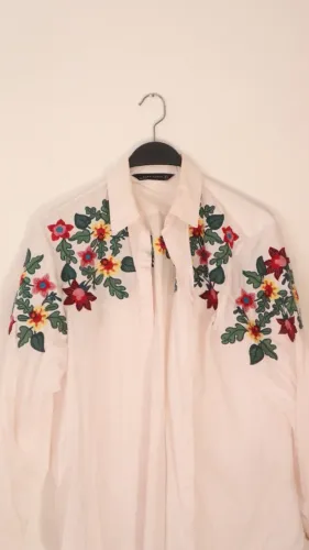 Blusa feminina social da ZARA estampa floral