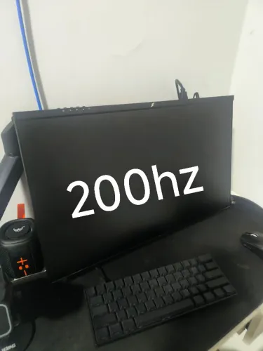 Monitor 200hz pouco uso 24 polegadas/ com braço articulado nimbo 110