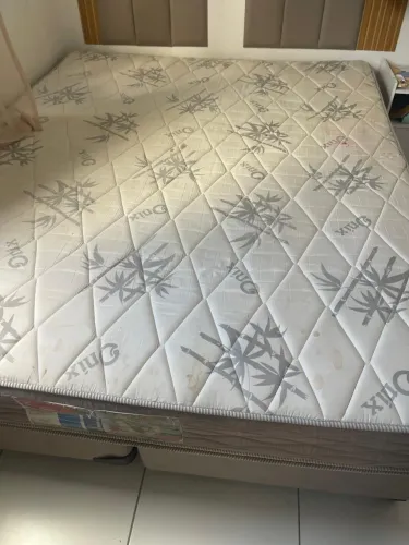 Vende-se cama box 