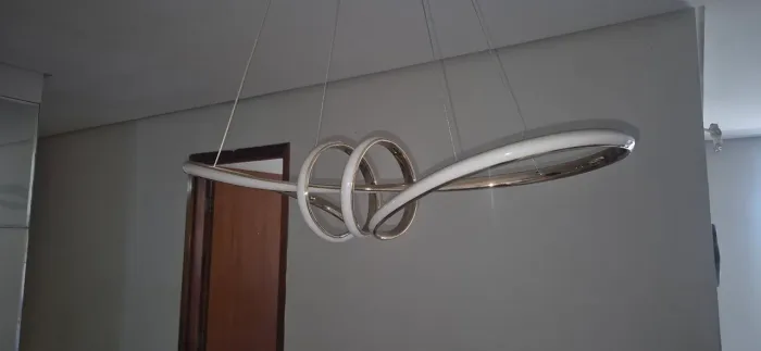 Lustre pendente de LED usado