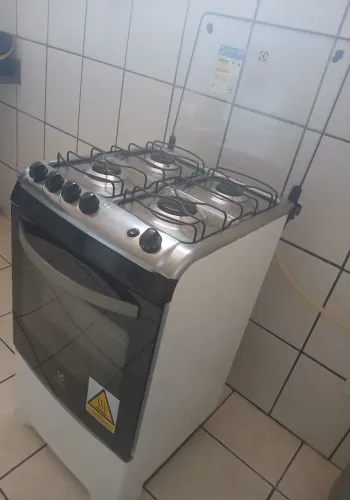 Vende-se um fogão Eletrolux