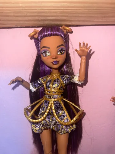 Clawdeen monster high