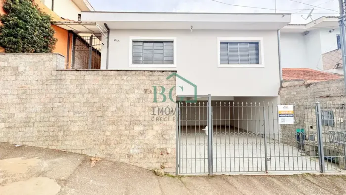 Excelente casa plana de 4 quartos a 4 minutos do centro de Poços de Caldas MG.