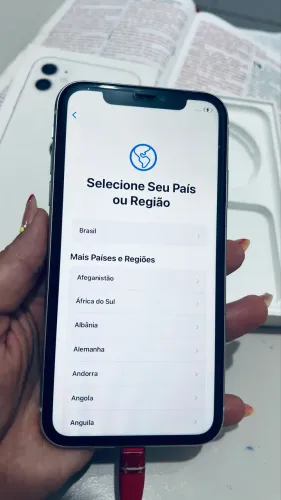 iPhone 11 64GB SEM MARCAS DE USO. Única dona