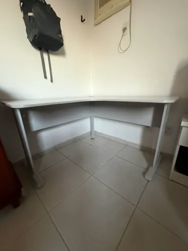 Mesa de escritório em L