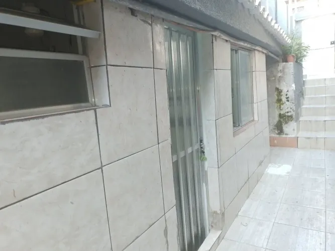 Alugo Casa