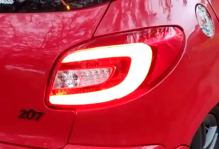 Lanterna traseira Peugeot 207/206 modelo iraniano