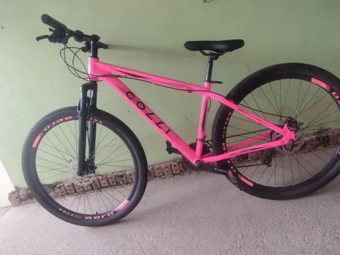 Vendo essa bicicleta com apenas três meses de uso não faço entrega
