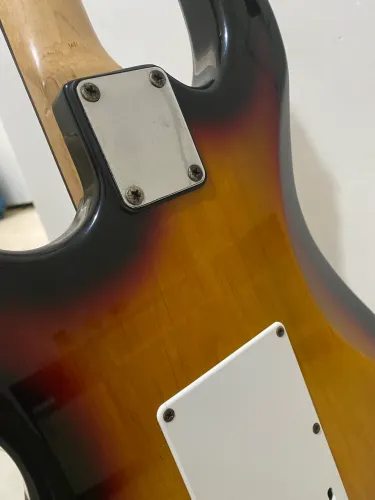 GUITARRA STRINBERG