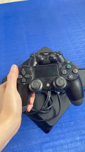 PLAY STATION 4