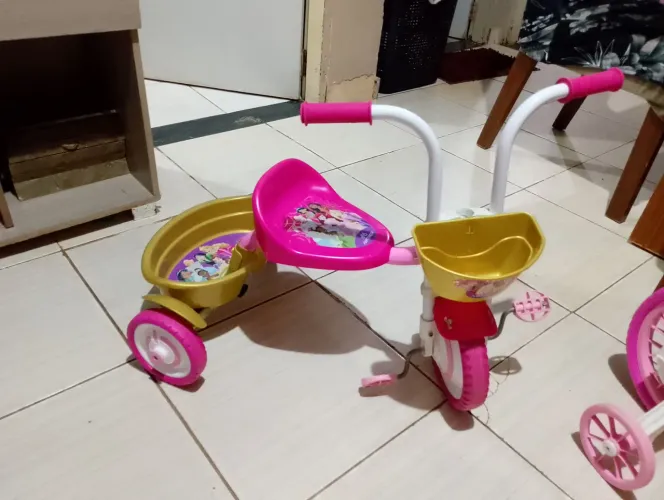 Vendo triciclo das Princesas