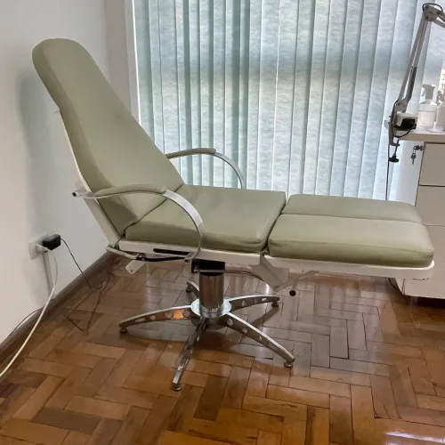 Cadeira de podologia e estética 