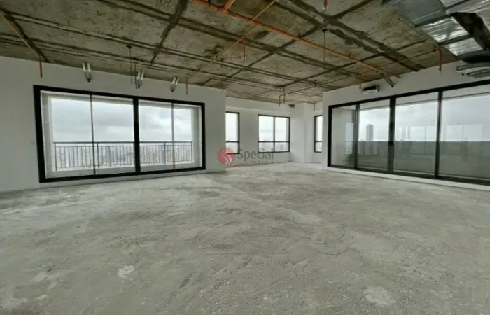 Andar corporativo de 500 m² para Locação no Tatuapé, 2 vagas. Localização estratégica.