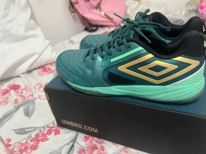 Tênis futsal Umbro pro 5 bump cor esmeralda