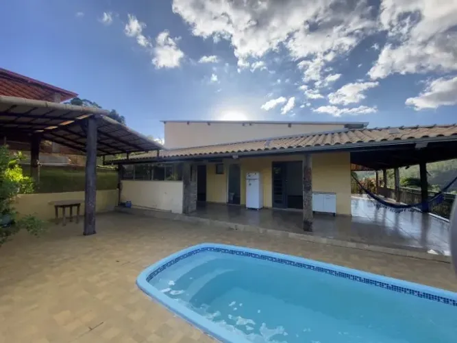 Chácara / Sítio / Granja 3 quartos - Juiz de Fora - aceita TROCA - Asfalto na porta